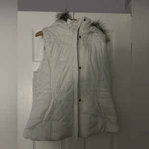 XL women’s New York and Company Puffer vest